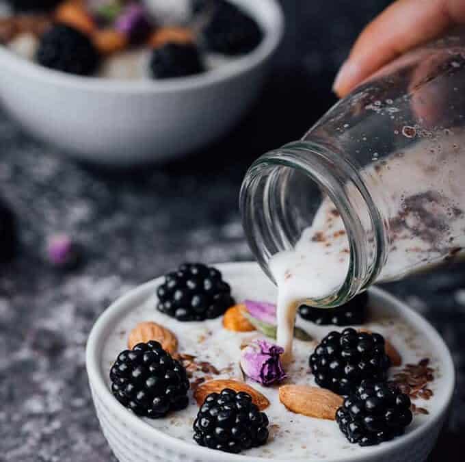 BLACKBERRY QUINOA BREAKFAST BOWL